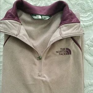 Women’s North Face form fitting sweatshirt, Sz M